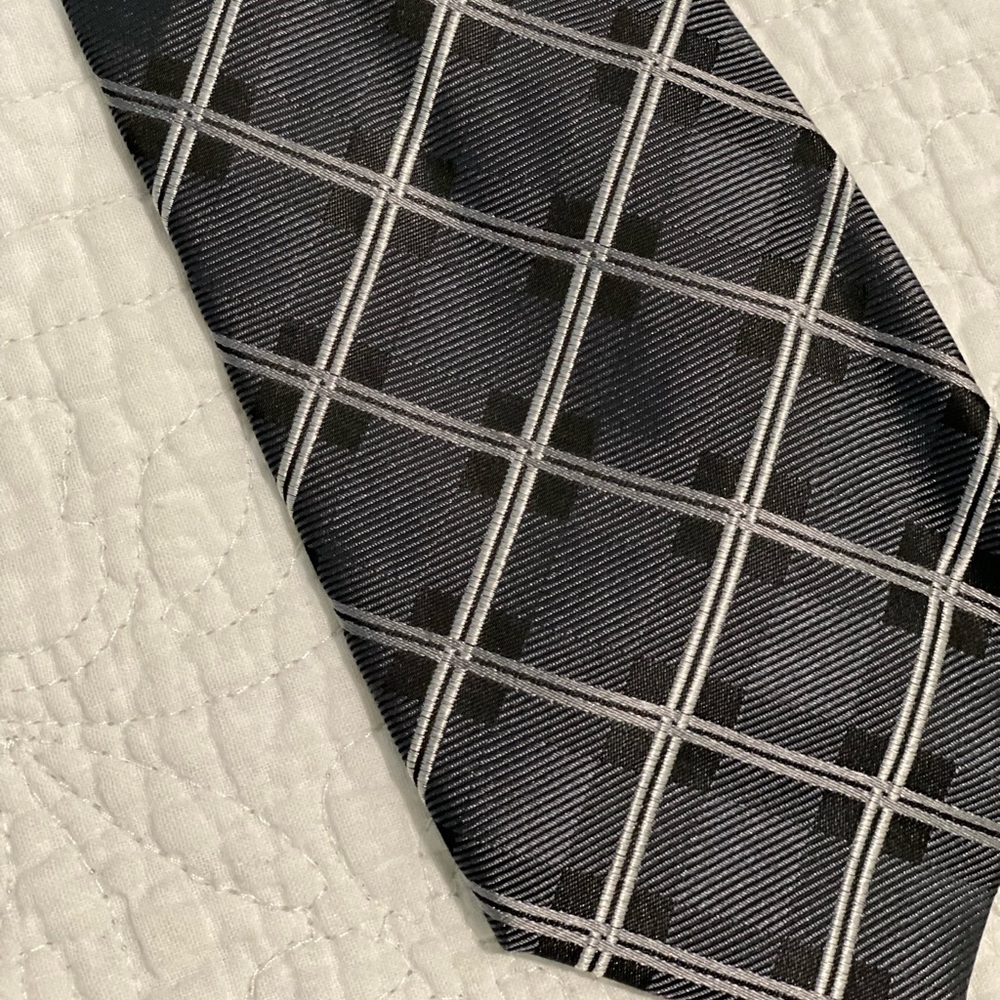 Grey extra large tie.